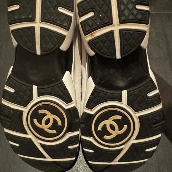 CHANEL white with pink accent Sneaker trainers with size 38 - Picture 5 of 5